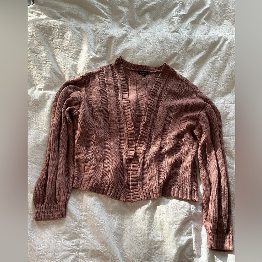 Winter essential: cozy muted pink sweater - Picture 1 of 9